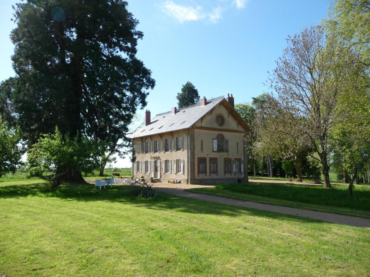 Saint-Saulge Domaine De Savigny B&B 외부 사진